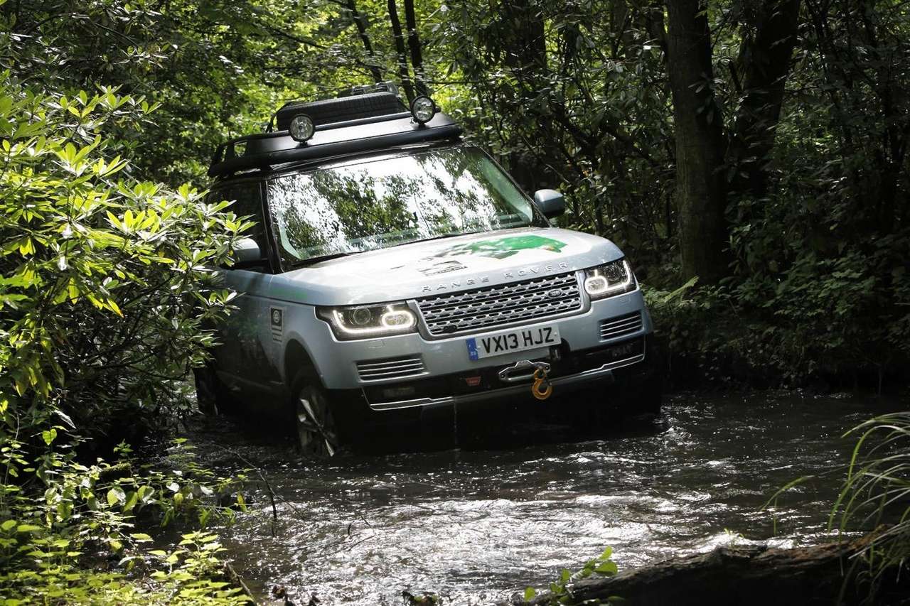 Land Rover выпустит «грязевые» версии своих внедорожников