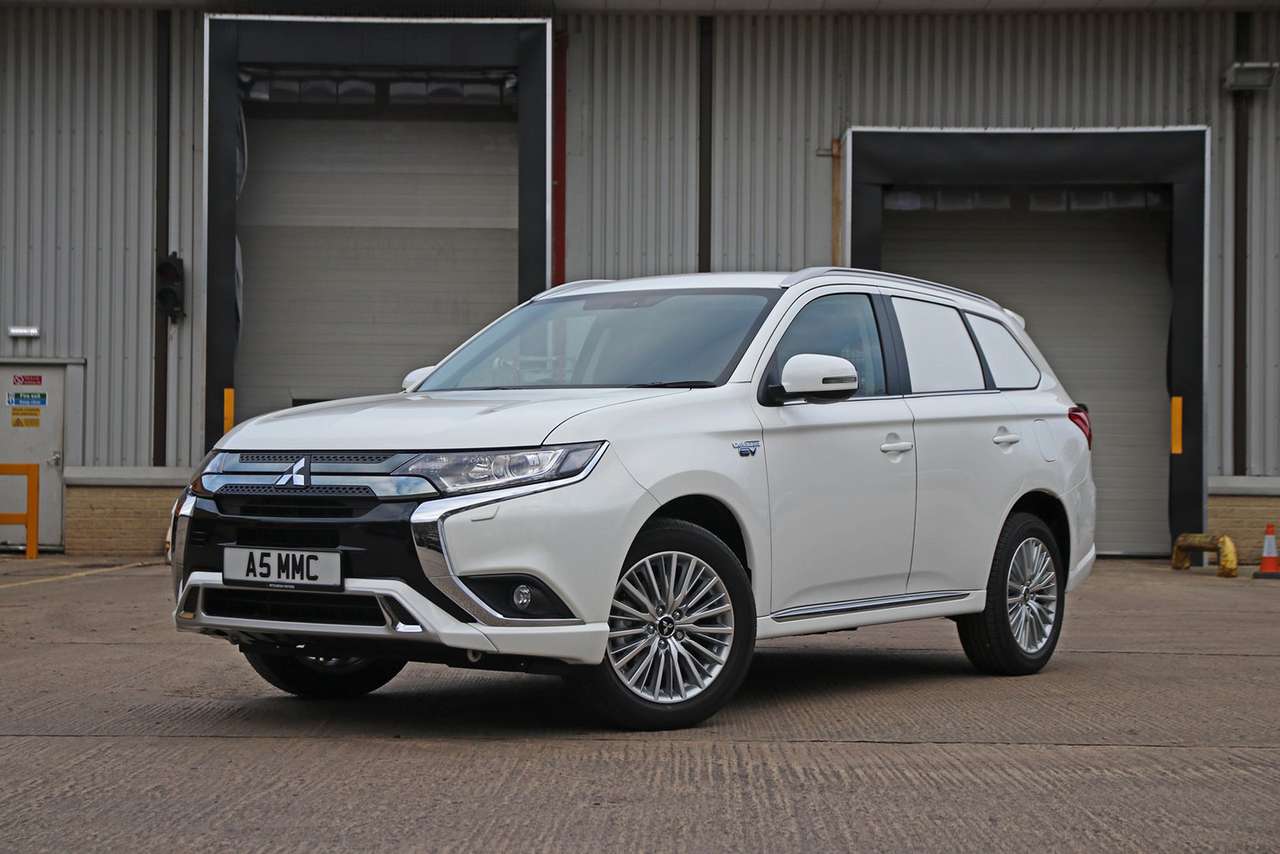 Mitsubishi Outlander получил дешевую двухместную версию