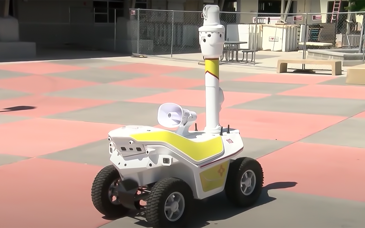 Роботы обеспечат безопасность в школах США