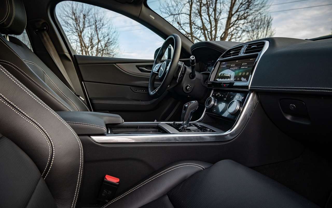 Jaguar XE Long