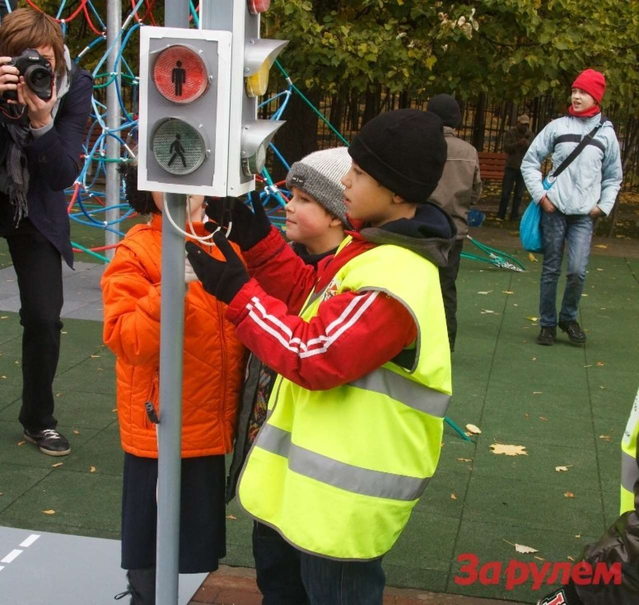 Госдума предложила уже в школе сдавать теорию ПДД 