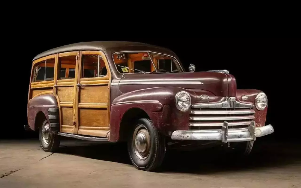 На торги выставили «деревянный» универсал Ford 1946 года