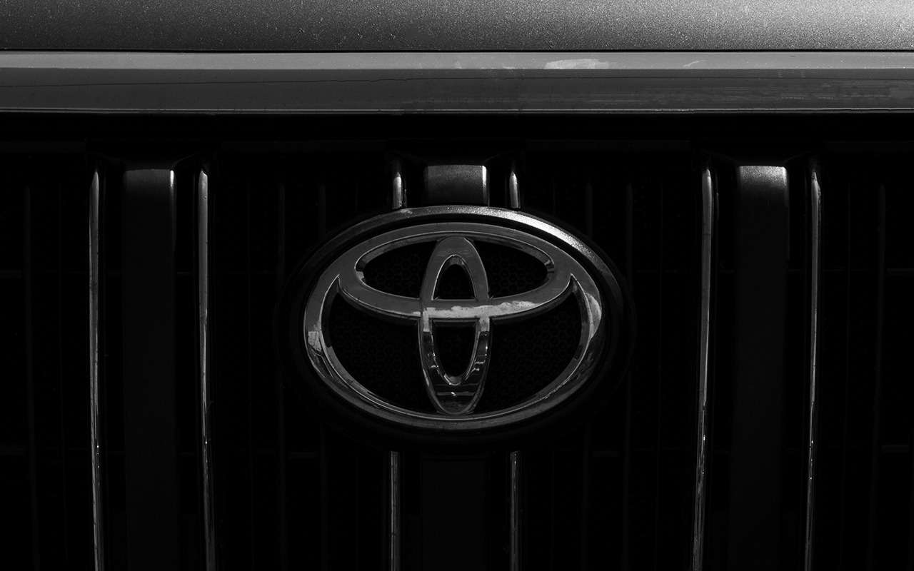 Логотип Toyota