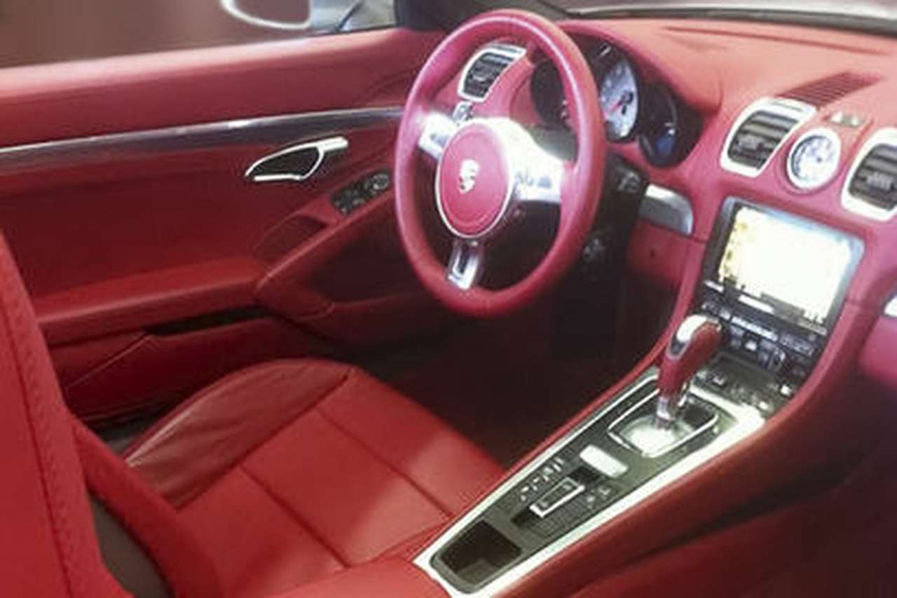 Интерьер нового Porsche Boxster выложили в Сеть
