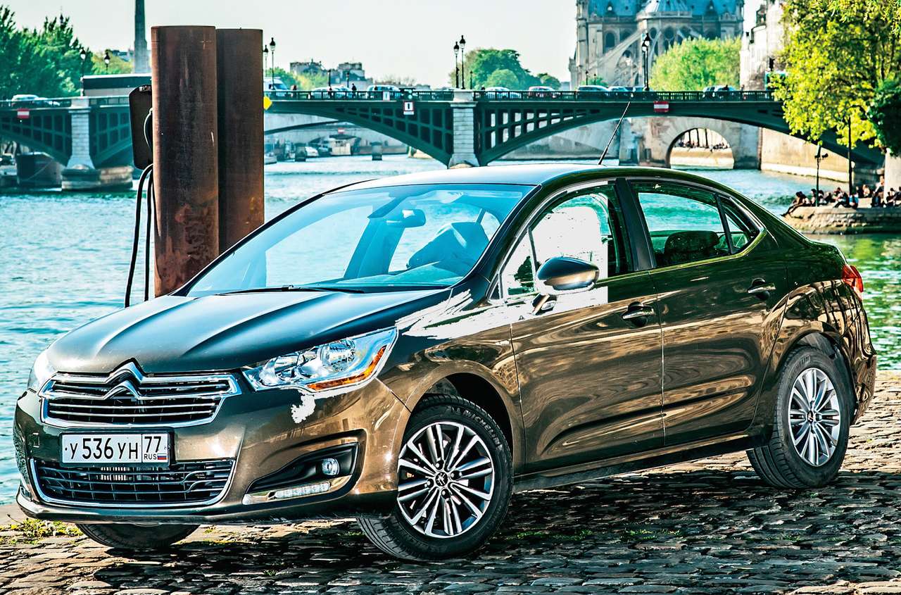 Citroen C4 седан: в синхронном переводе