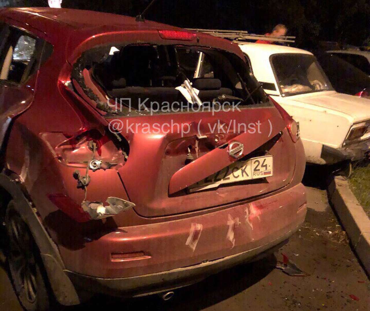 Ревнивец кувалдой разворотил автомобиль своей бывшей