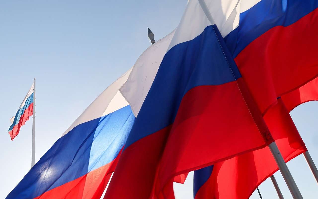 «За рулем» поздравляет с Днем России!