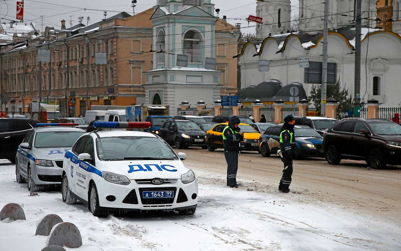 «Гонщиков» в Москве стало меньше, но систему «Пит-cтоп» внедряют почему-то именно сейчас. И она вызывает массу вопросов.