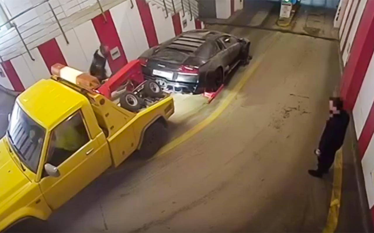 Дерзкий угон Lamborghini с парковки попал на видео