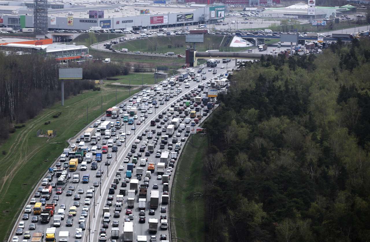Власти Москвы предсказали «мертвые» пробки до зимы