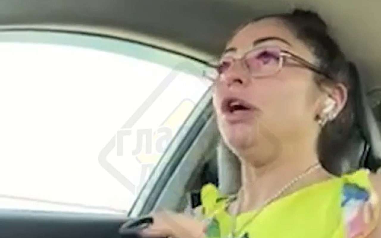 Девушка-автоблогер попала в ДТП во время стрима (видео)