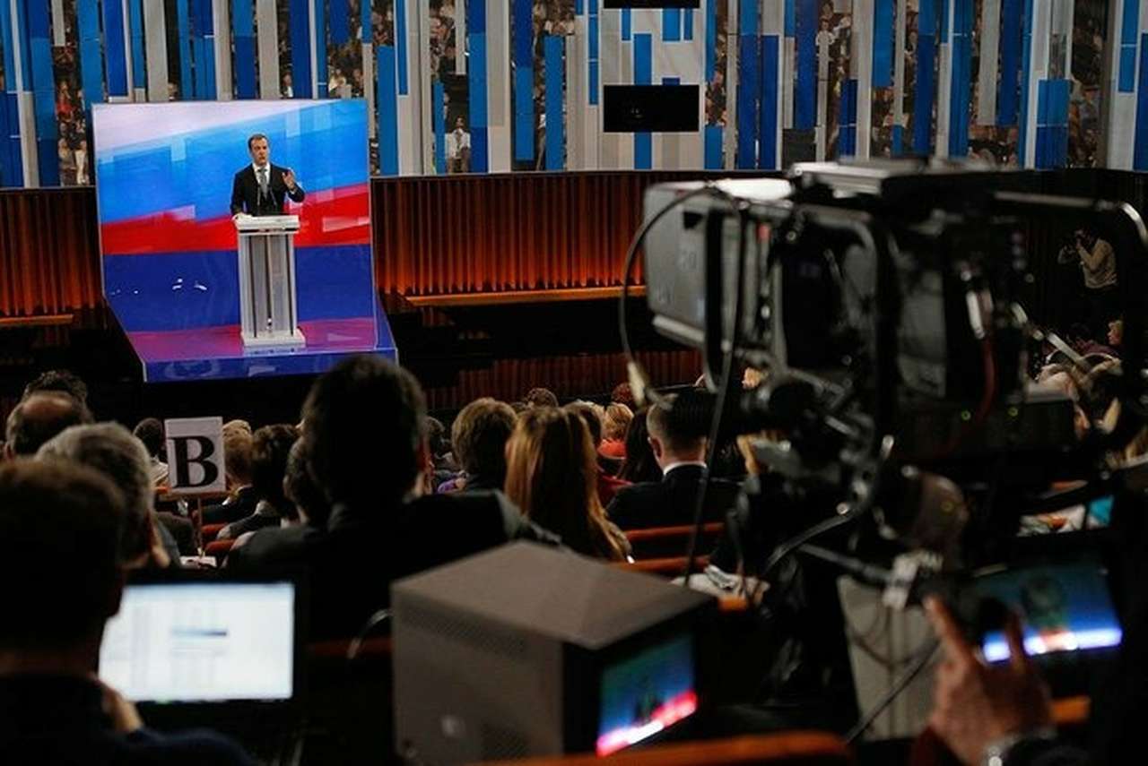 Дмитрий Медведев отвечает на вопросы журналистов в Сколково