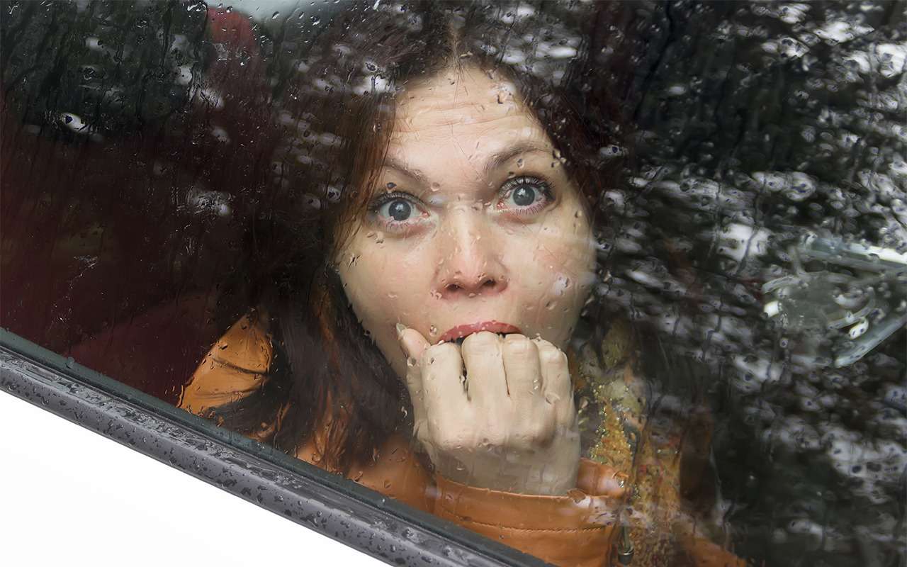 За машиной пришли приставы? Завернись в полиэтилен и не отдавай!