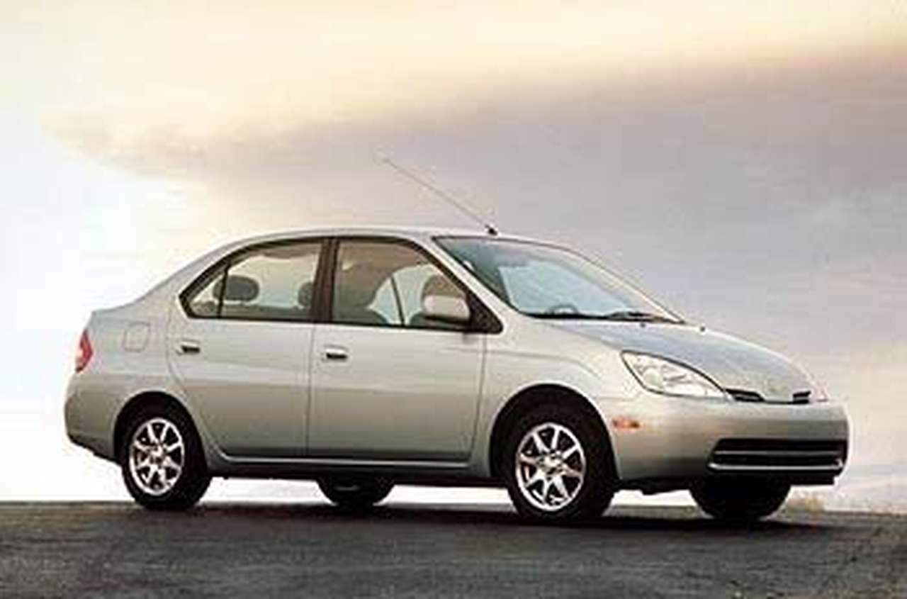 Toyota отзывает 75.000 гибридов Prius