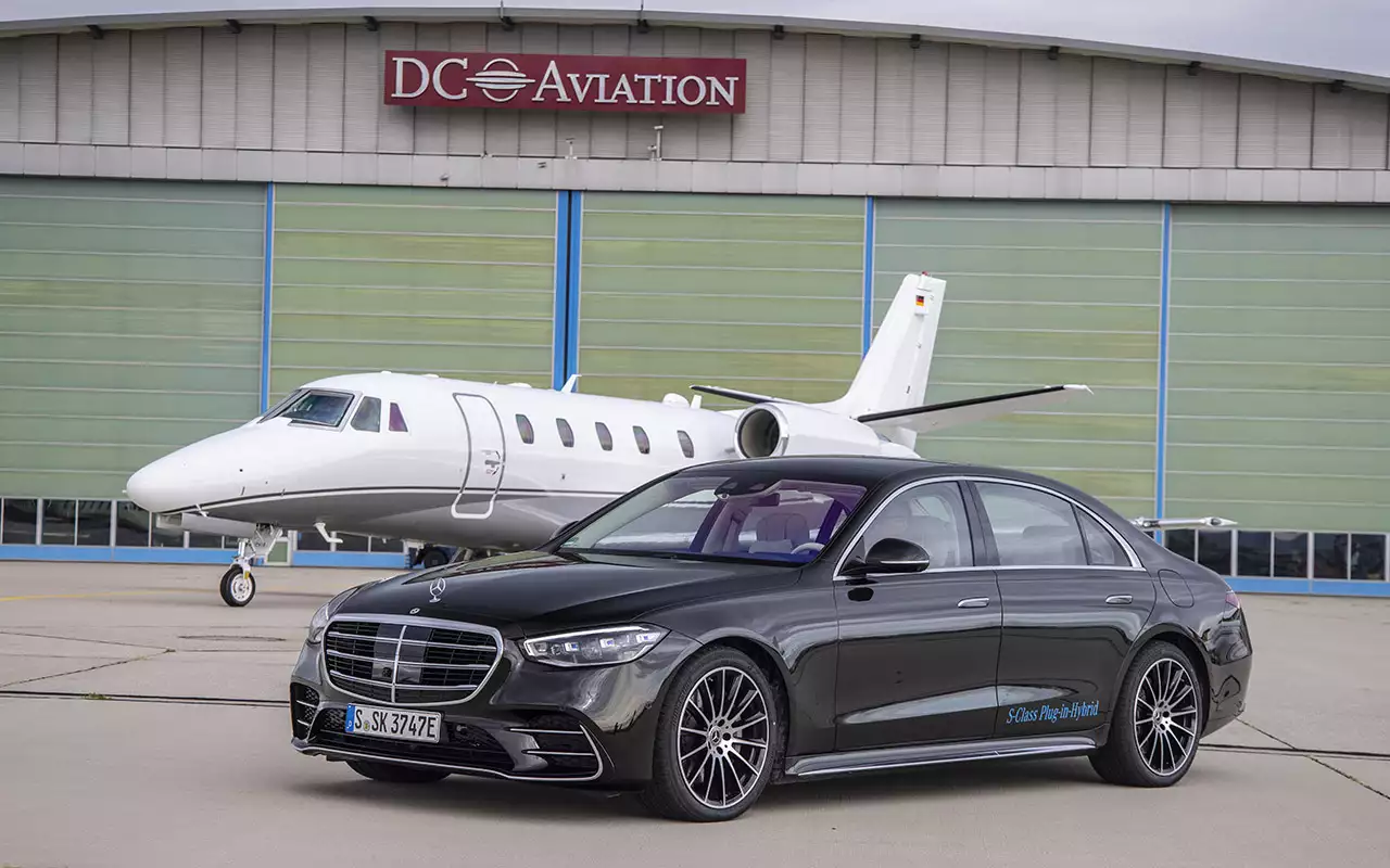8 фишек нового S-Class: не поедет, пока не поздороваешься