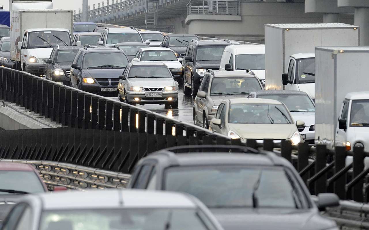 Худшая трата денег - покупка автомобиля, по мнению Ликсутова