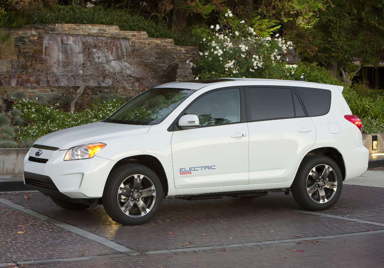 Toyota готовит одиннадцать новых гибридных моделей