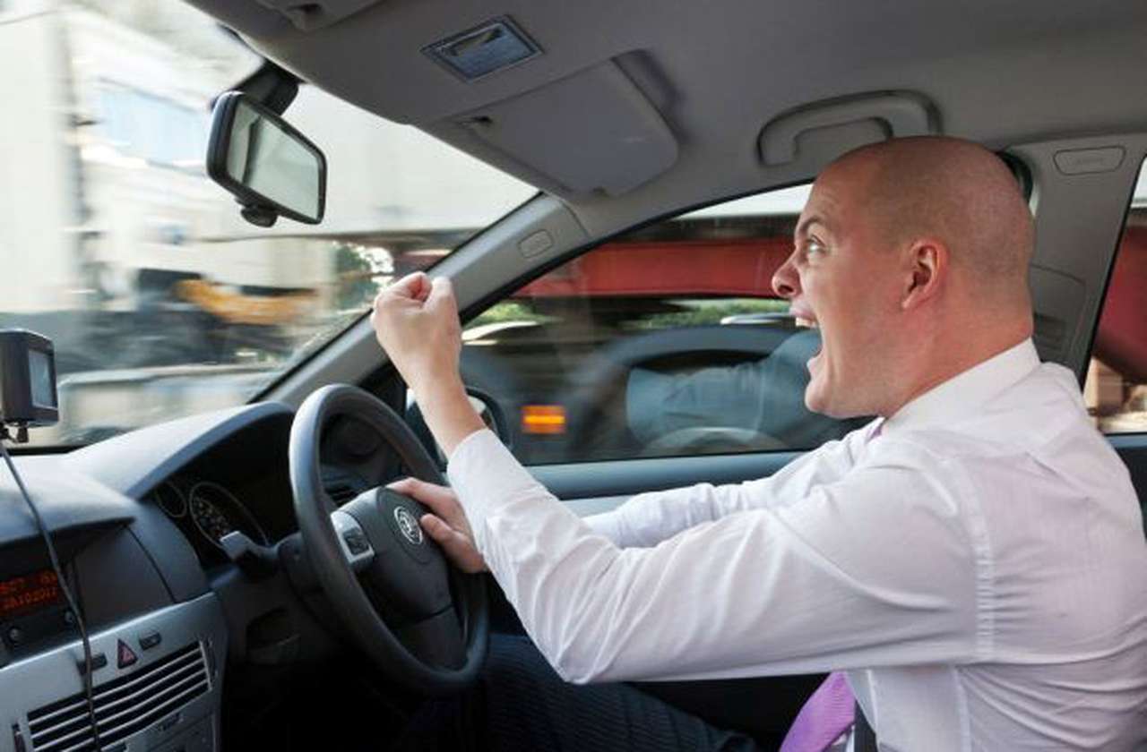 Водители Великобритании признаны самыми агрессивными