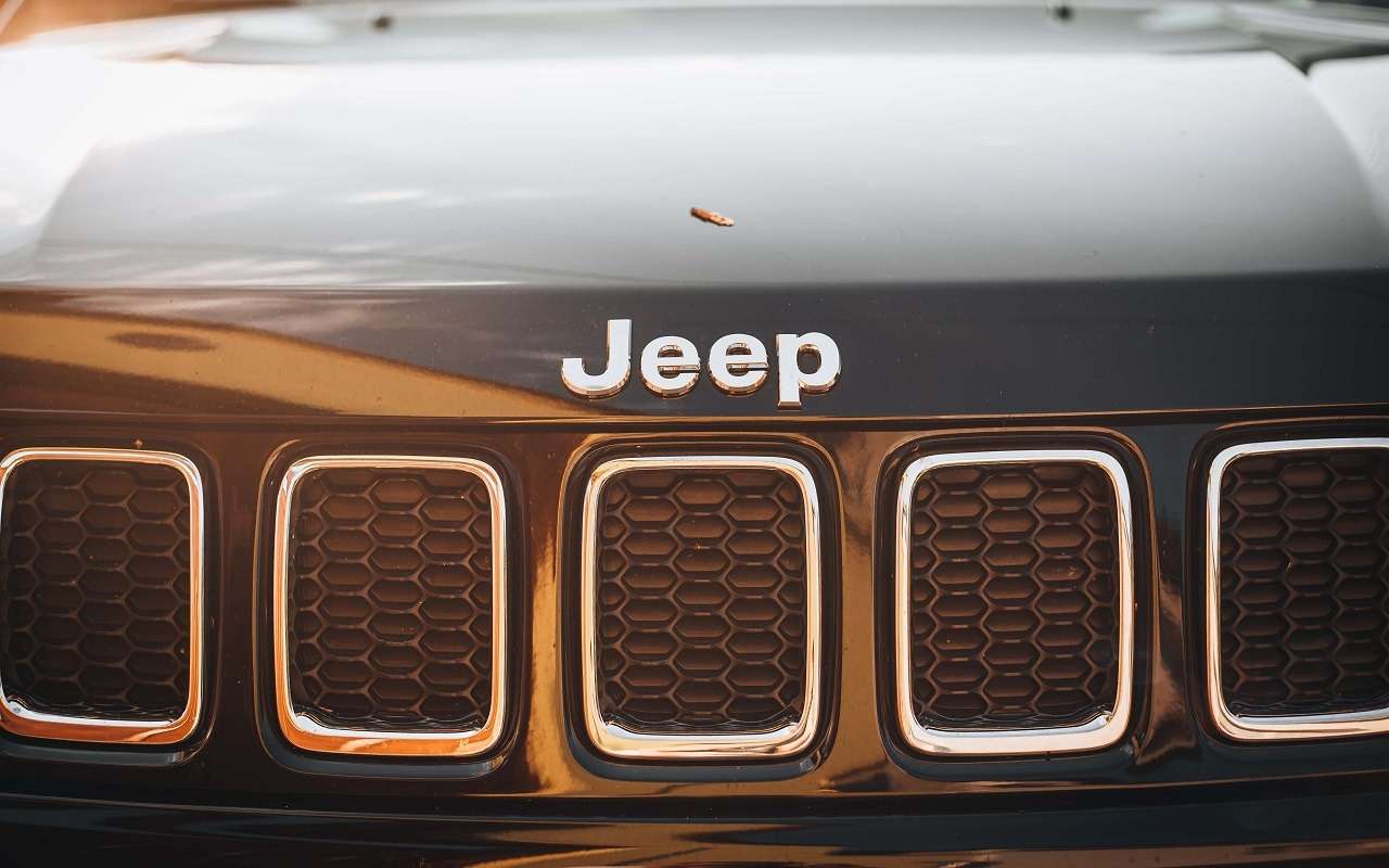 Jeep отзывает почти 202 тыс. машин: раскрыты причины
