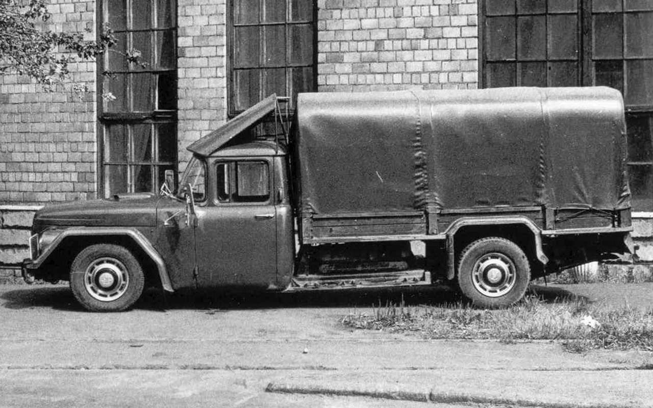 ЗИЛ-113Г на шасси правительственного лимузина.