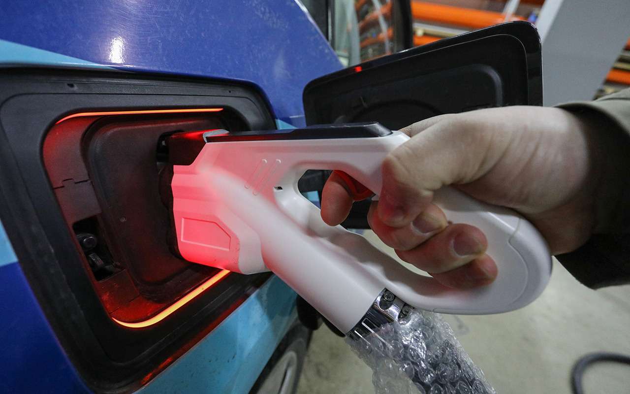 Стало известно, когда в России появится полностью отечественный электромобиль