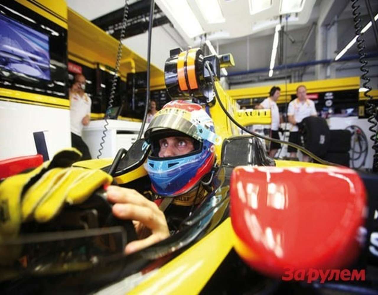 Виталий Петров разгоняется