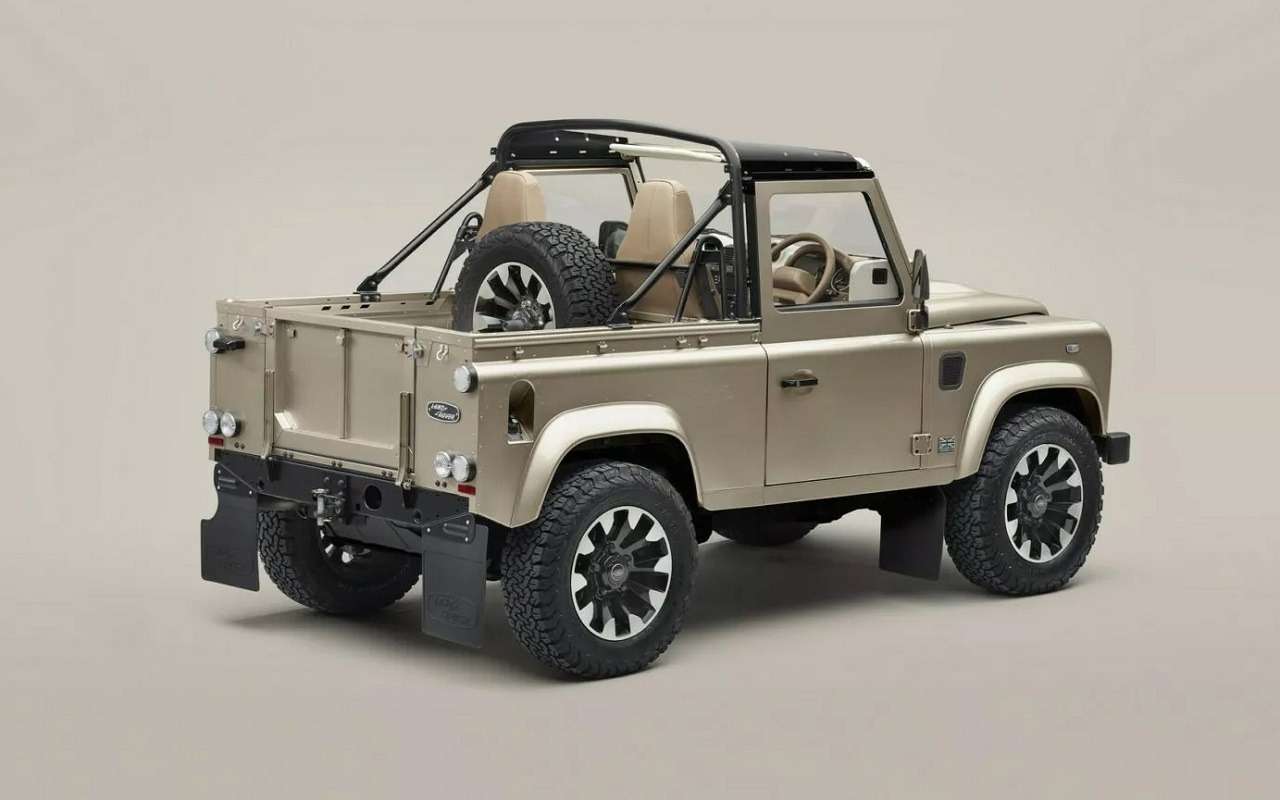 Land Rover Defender V8 Soft Top