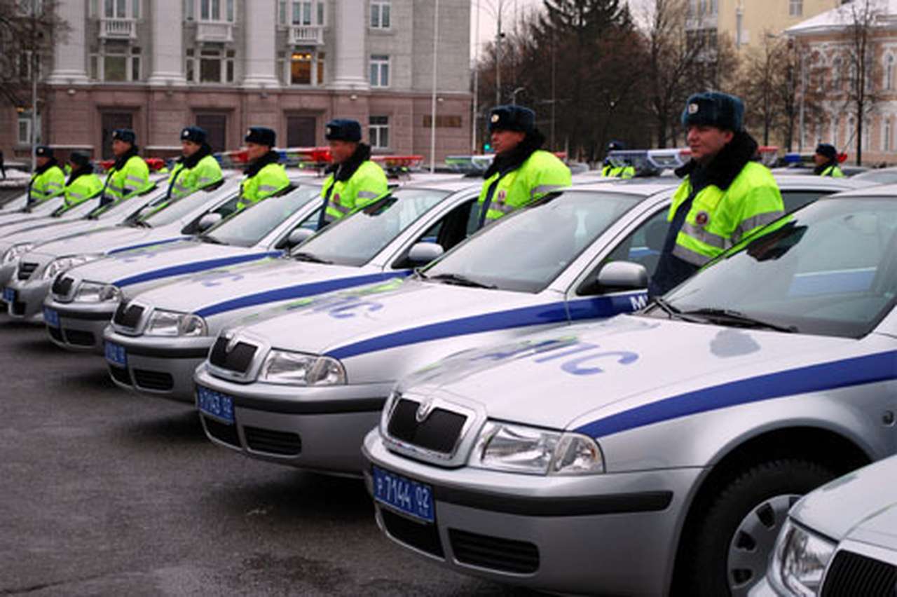 При задержании полицейский проехал 3 км на кузове автомобиля