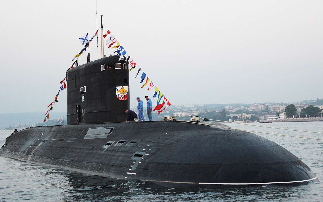 Почему субмарины всегда только черные?