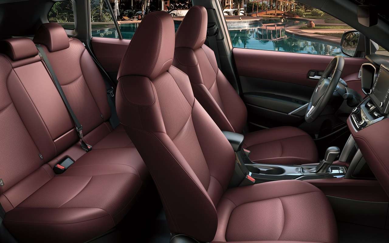 Интерьер Toyota Corolla Cross
