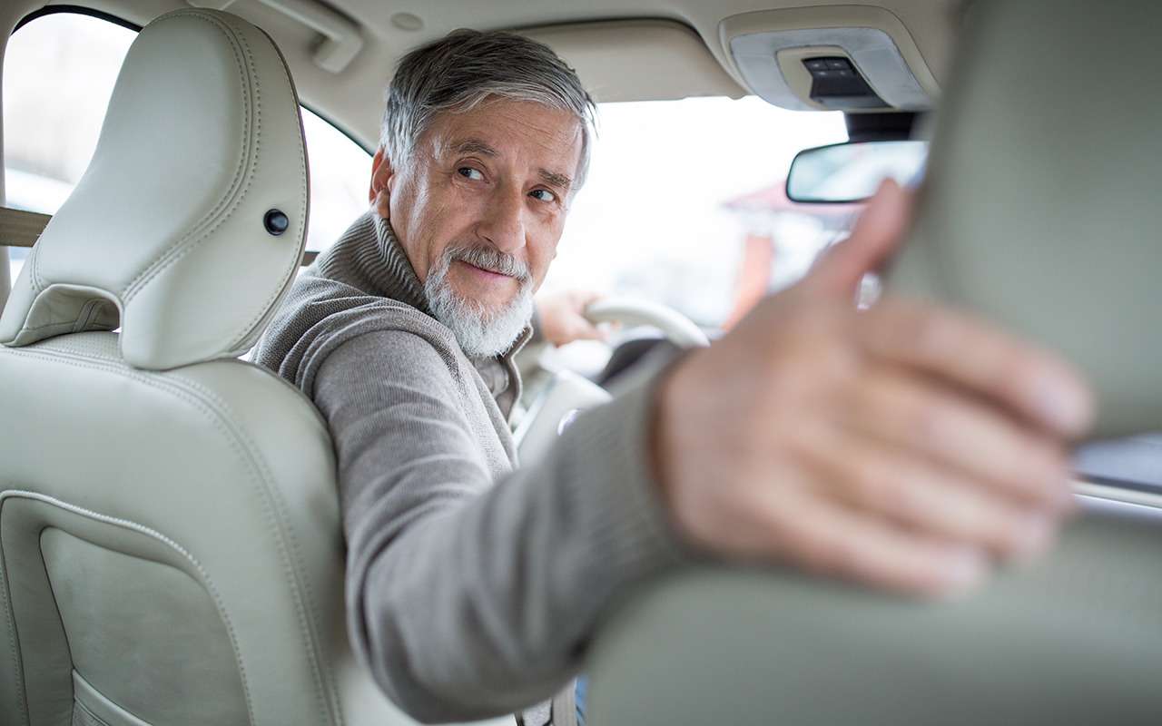 Когда могут оштрафовать за движение задним ходом