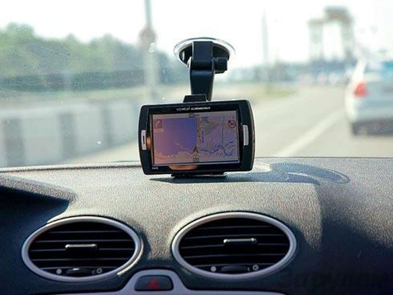 Навигаторы Voxtel Carrera: Ориентирование в пробке