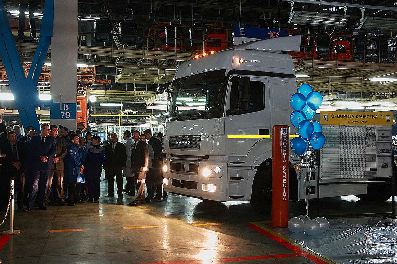 Тягачи КАМАЗ-5490 вышли на дороги