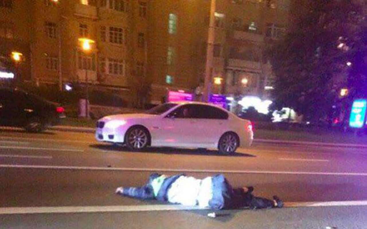 Мерседес с номерами «АМР» насмерть сбил инспектора ГИБДД в Москве