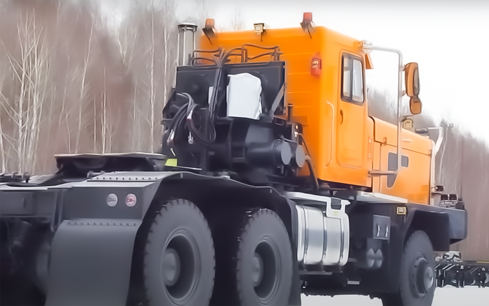 Этот огромный тягач делают в России! Полный видеообзор обновленного гиганта ТОНАР