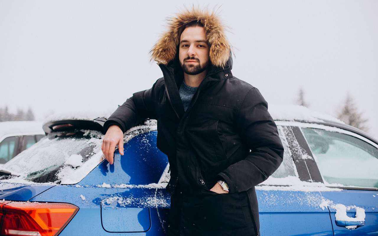 Нужно ли укрывать машину чехлом зимой: ответ эксперта