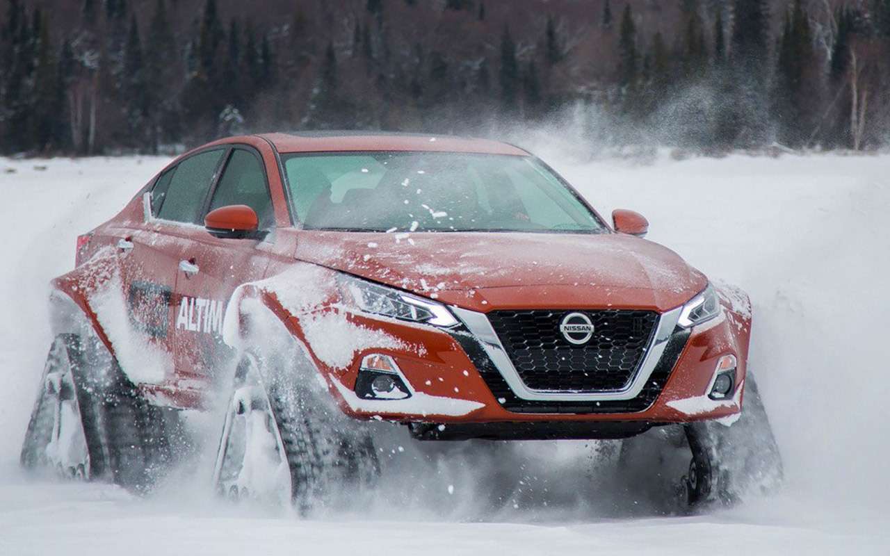 Nissan Altima поставили на гусеничный ход