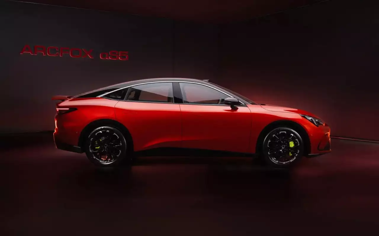 BAIC Arcfox Alpha S5 2027