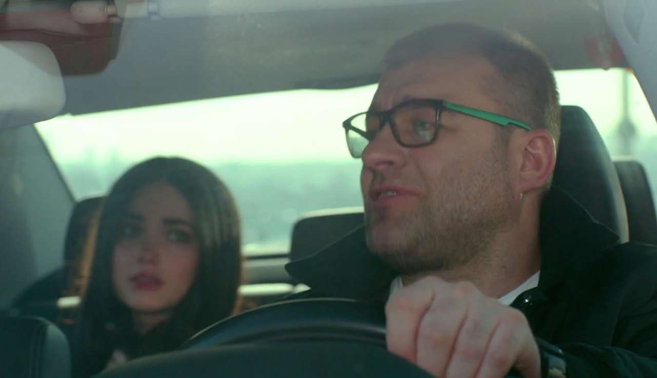 Таксист Пореченков легко решает проблемы девушек (ВИДЕО)