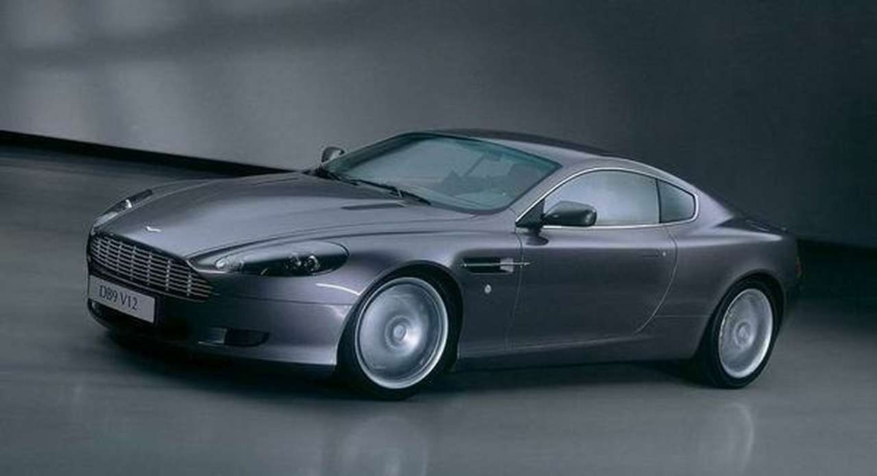 Aston Martin строит гоночный болид… для Бонда?