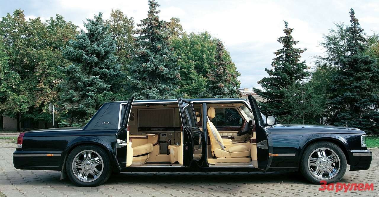 Гордость создателей – распашные задние двери с хитрыми замками, обеспечивающими надлежащую жесткость огромного лимузина.