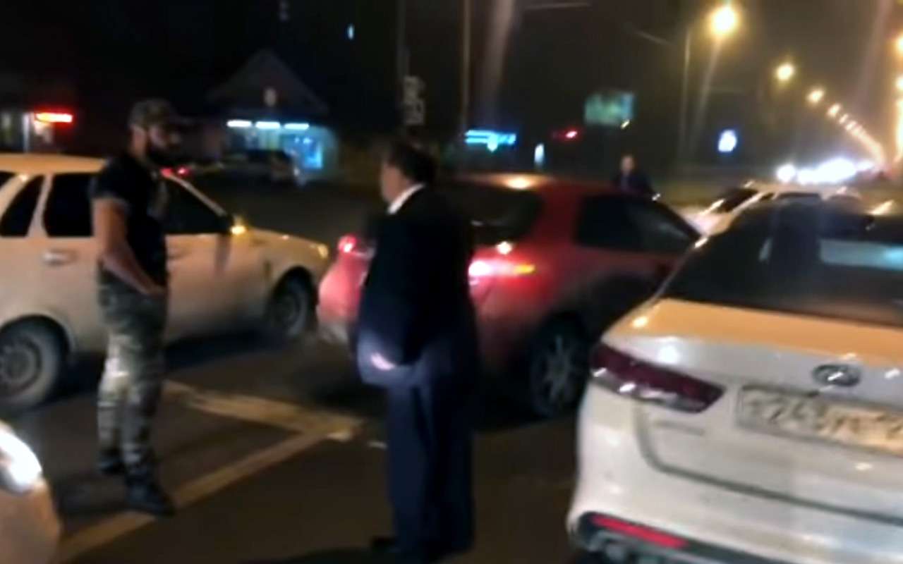 Судья Краснодарского гарнизонного военного суда Арсен Крикоров грозит свидетелю арестом