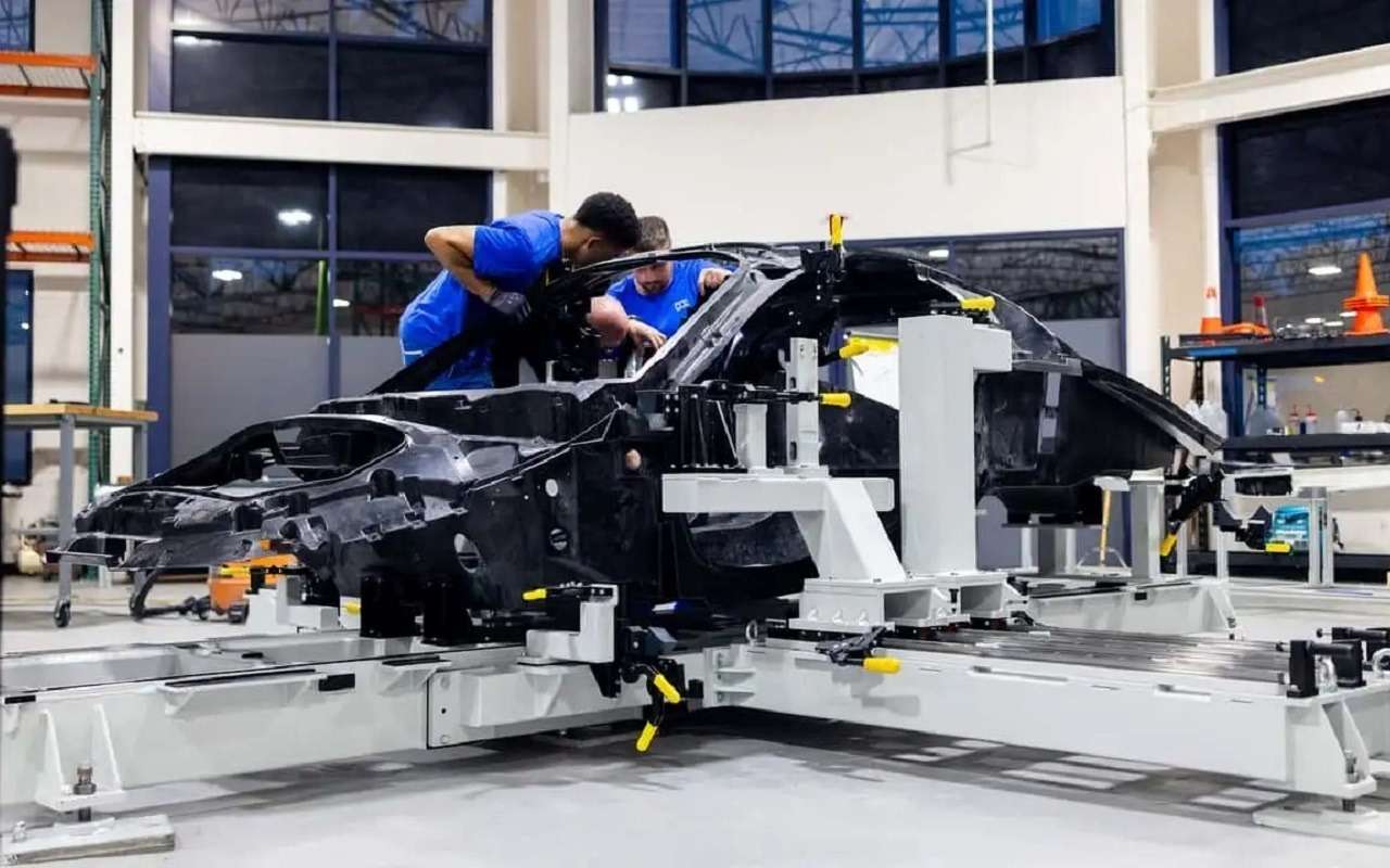 Электромобиль с солнечными батареями Aptera