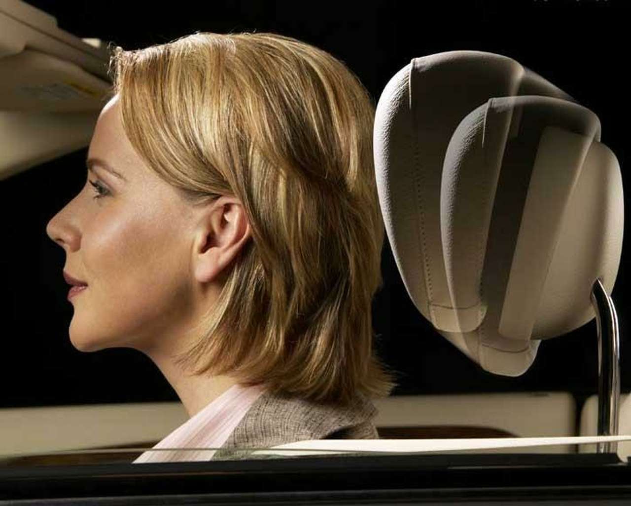 Mercedes-Benz получает штатные активные подголовники Neck-Pro