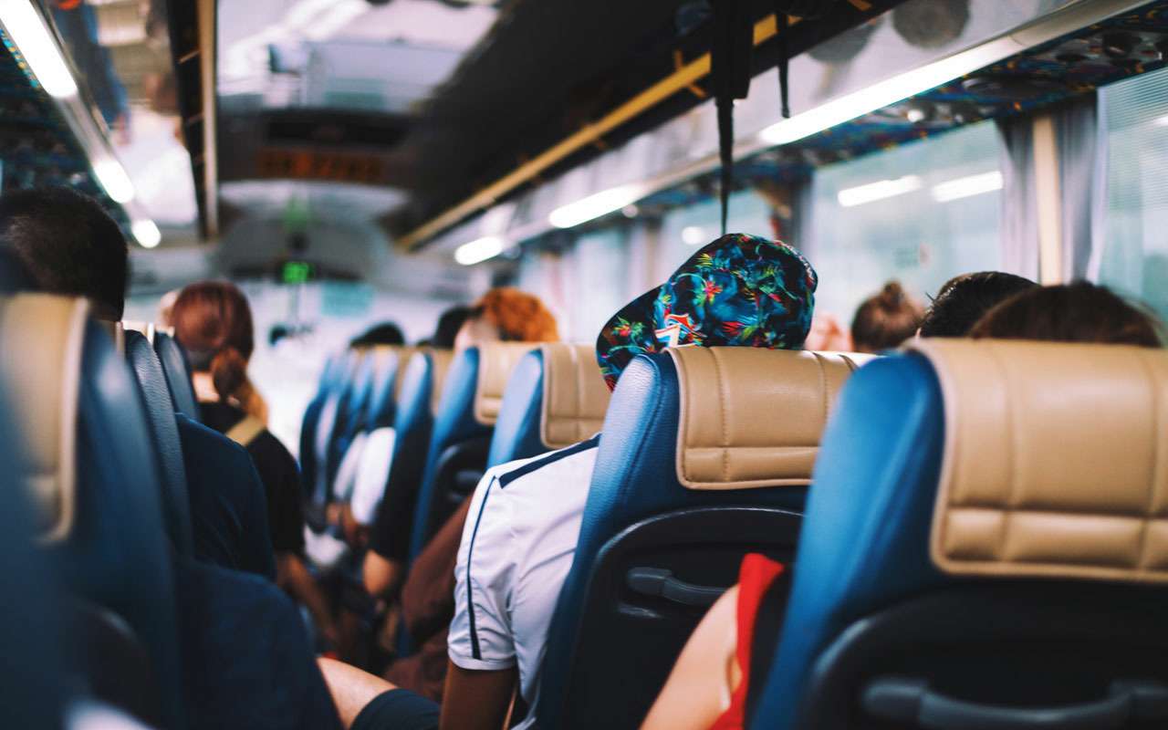 В слетевшем в кювет автобусе пострадали дети