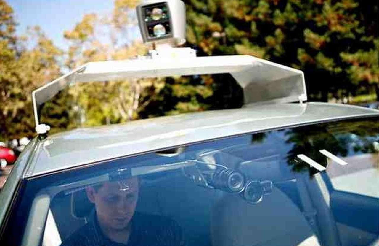 Через 20 лет автомобили без водителей вытеснят обычные