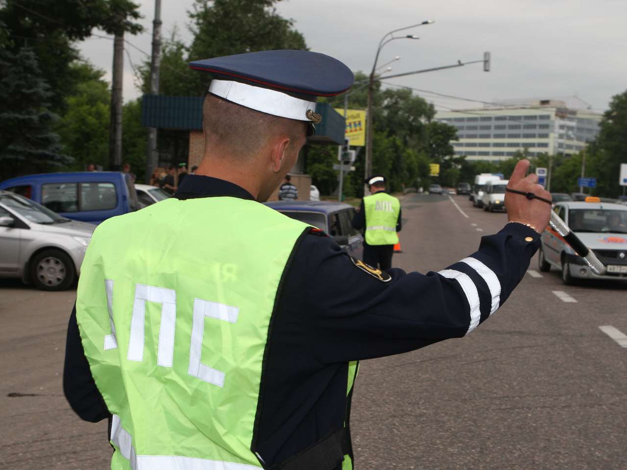 Угонщики случайно заснули в ворованном автомобиле