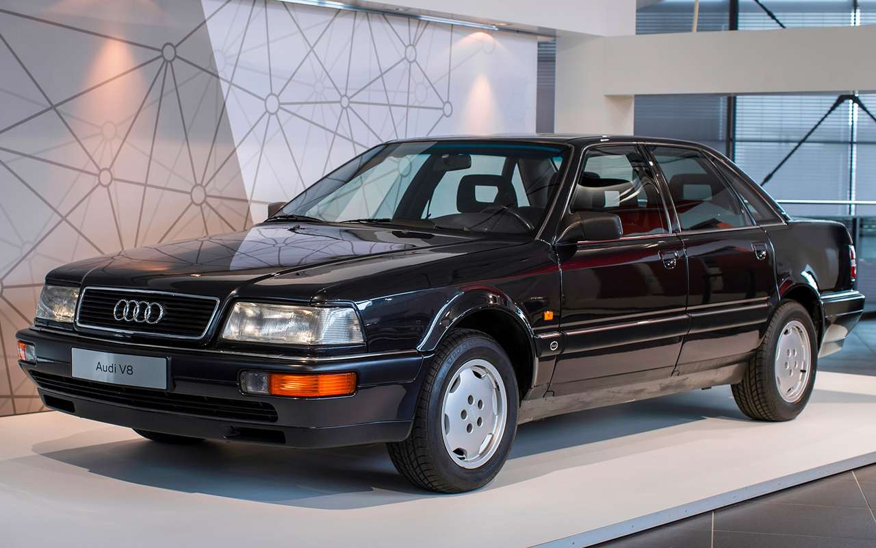 Audi V8 образца 1988 года мог стать первым серийным автомобилем с алюминиевым несущим кузовом. Инженеры были крайне разочарованы решением руководства компании поставить на конвейер стальной кузов. На фотографии – опытный Audi V8 с алюминиевым кузовом. Машина собрана по обходной технологии и длительное время ездила по дорогам Германии, а теперь хранится в заводском музее.