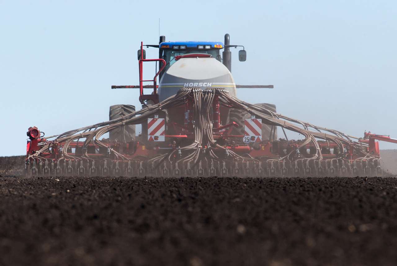 В России разрабатывают беспилотные тракторы и комбайны