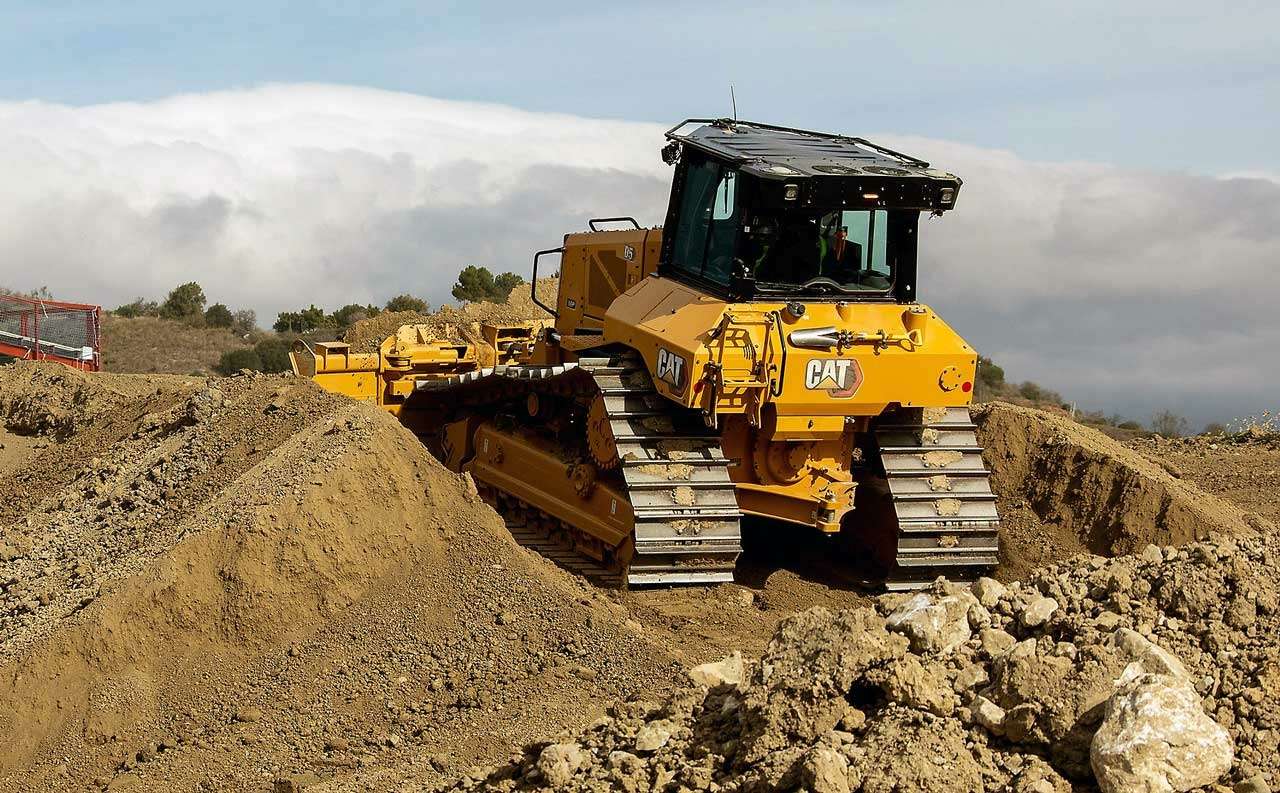 Бульдозер Cat D5 — с камерой заднего вида и антибуксом